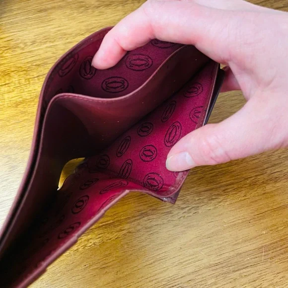 CARTIER Bordeaux Calfskin Bifold Wallet CURRENT 💯 AUTHENTIC - Picture 11 of 15